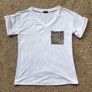 Cutw White V-Neck Leopard Print Pocket Tee T-Shirt